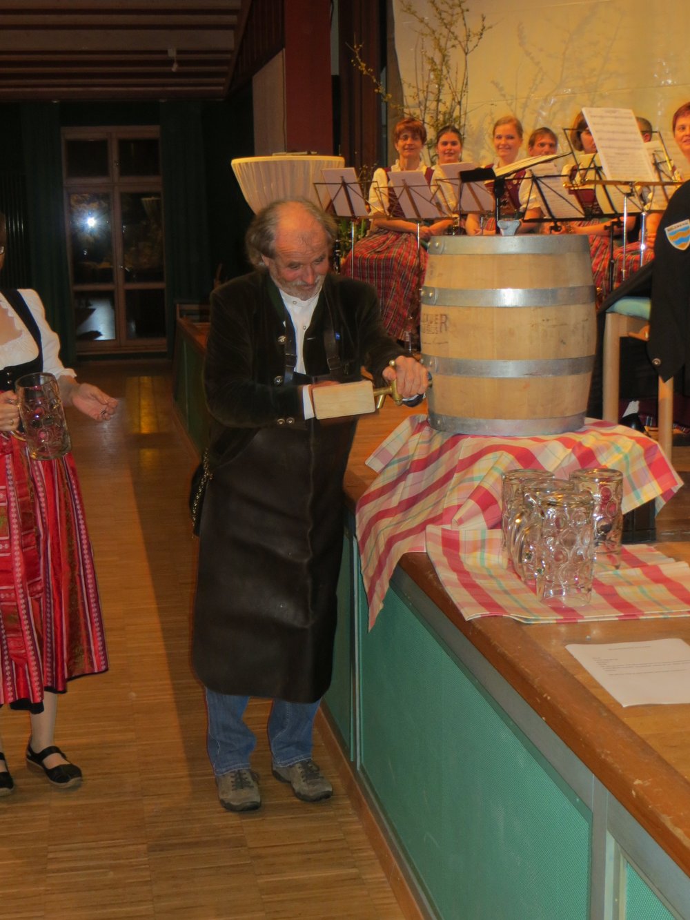 Ulli Leiner beim Bieranstich